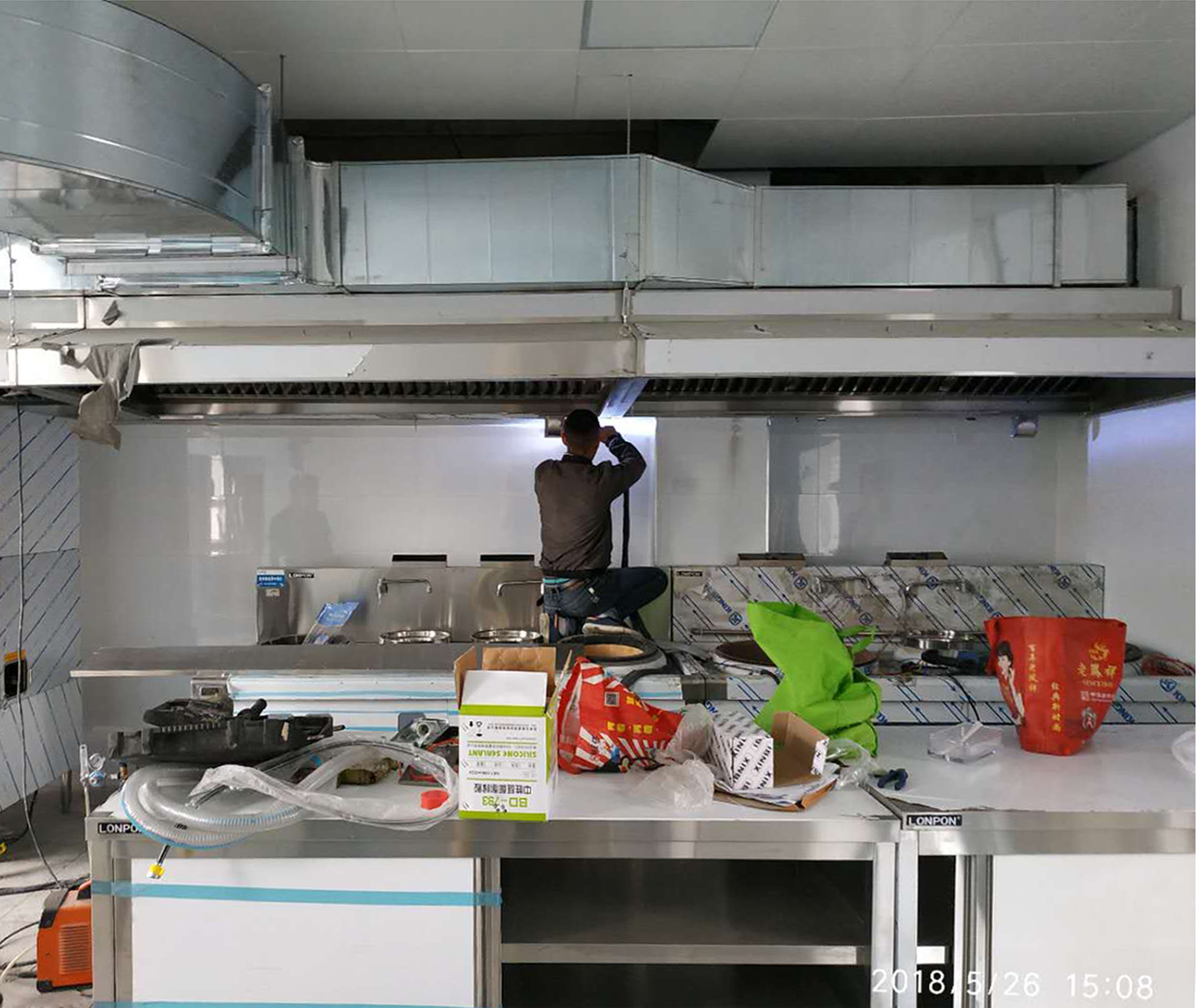 LONPON商用廚房設備——廚房新風系統的重要性